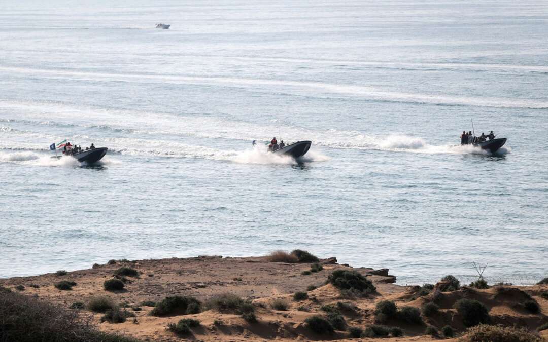 الولايات المتحدة تراقب تدريبات طهران البحرية في خليج عُمان