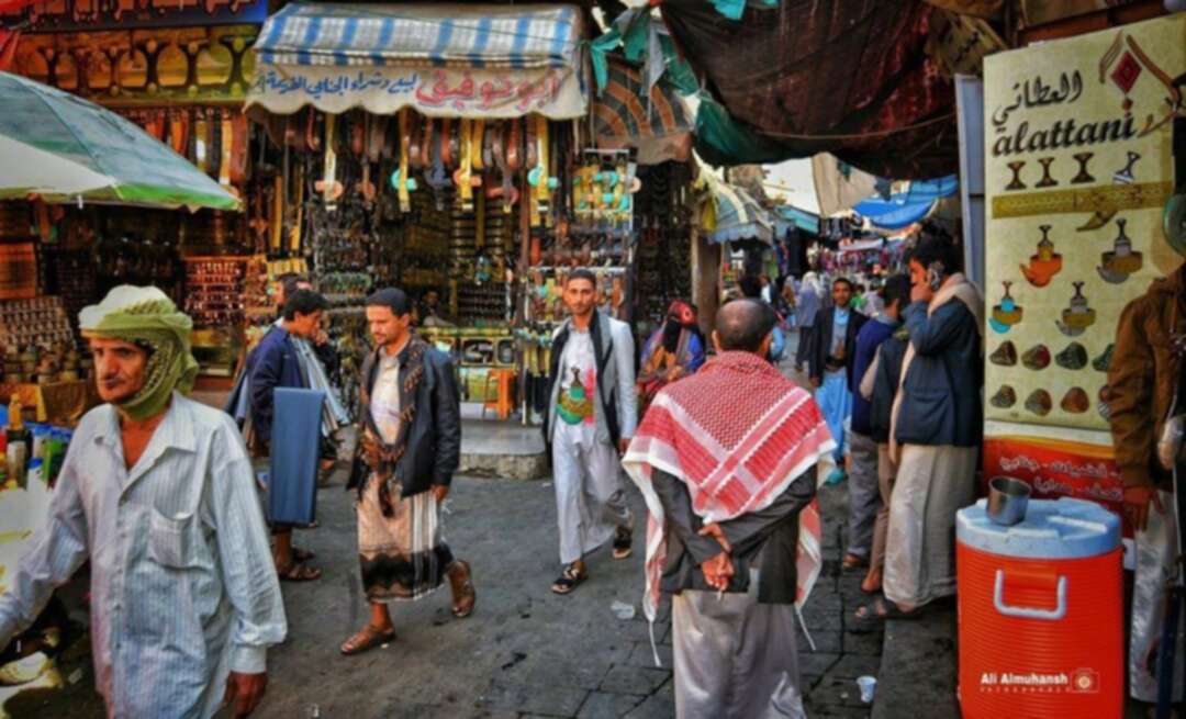 تجار يمنيون يضربون عن العمل لمنع الحوثيين تداول العملة الوطنية