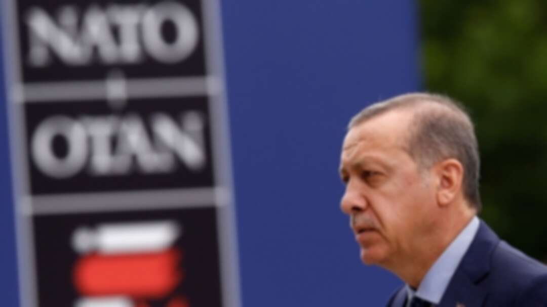 انتقادات لشراسة أردوغان في تركيا وضعفه في قمة الناتو