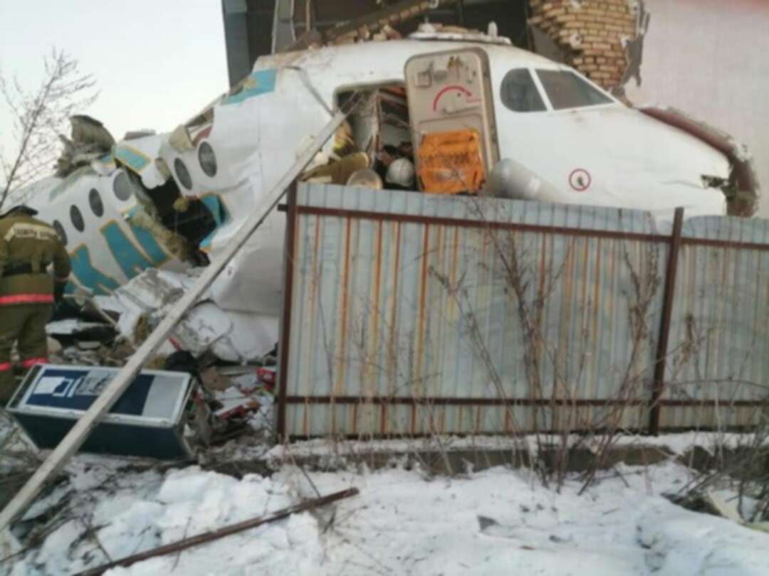مقتل 14 شخص بسقوط طائرة تقل 100 شخص في كازاخستان