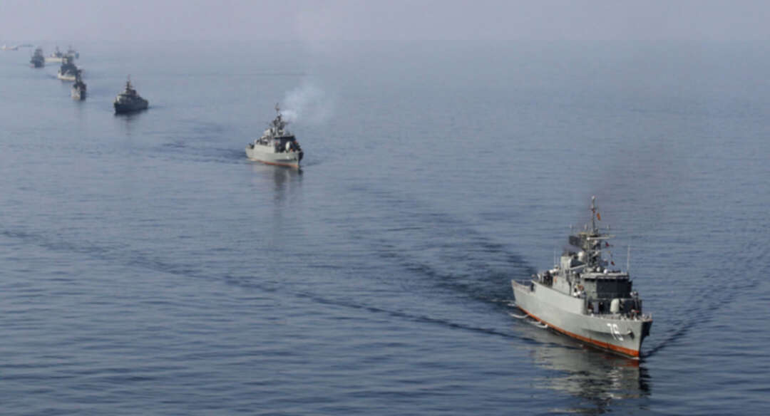 البحرية الأمريكية تضيق الخناق على الزوارق الإيرانية في مضيق هرمز