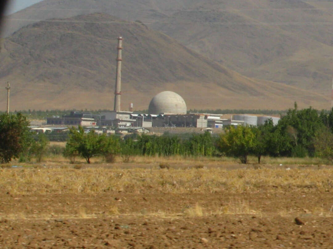 في تحدٍ للمجتمع الدولي.. طهران تشغّل الدائرة الثانوية لمفاعل آراك النووي