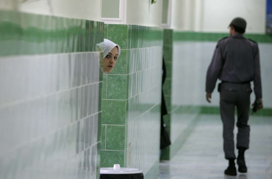 ناشطة تفضح أساليب التعذيب في السجون الإيرانية