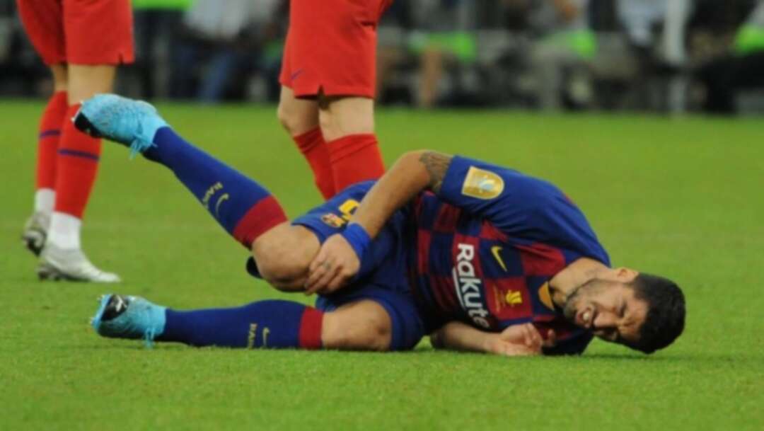 سواريز  سيغيب عن برشلونة 4 أشهر بعد جراحة الركبة