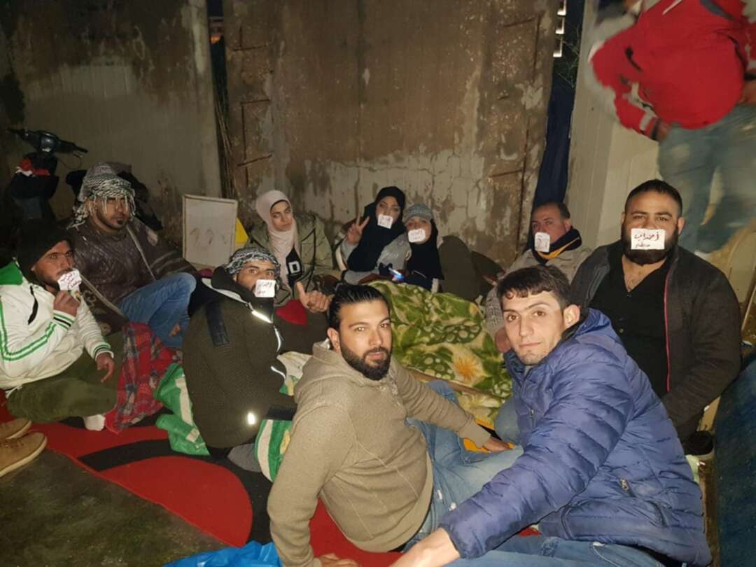 سوريون يضربون عن الطعام أمام مفوضية اللاجئين في طرابلس لبنان