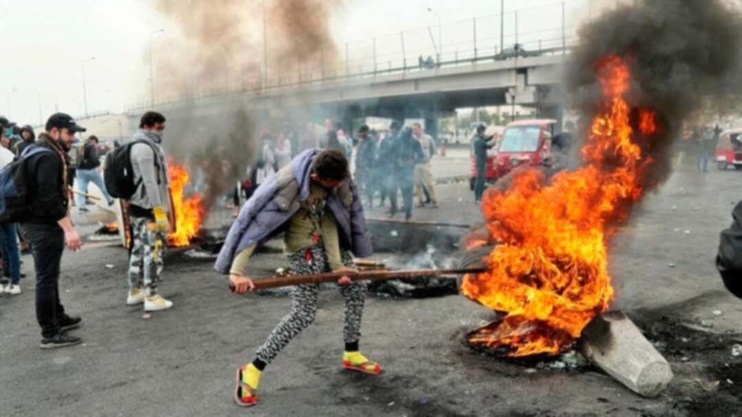 Iraqi protesters block main roads on day of deadline for government