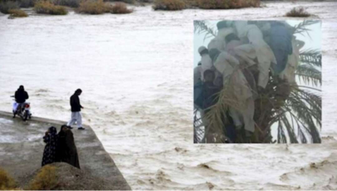 إیران .. في سیستان وبلوشستان یحتمي المواطنين بأعالي النخیل هرباً من الفیضانات