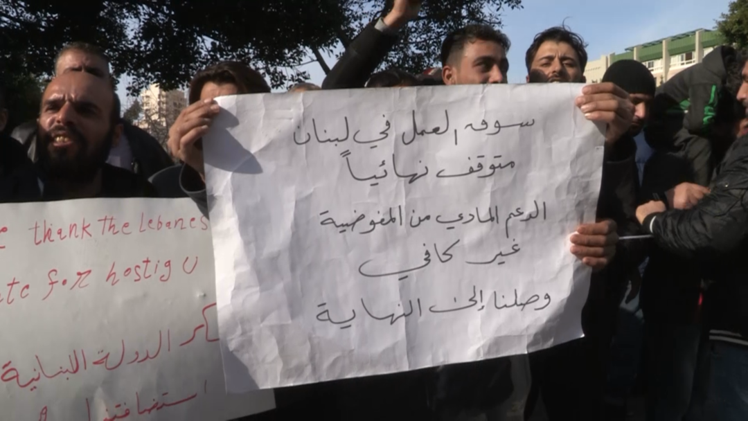 اعتصام للاجئين سوريّين أمام مقر مفوضية اللاجئين في لبنان لإعادة توطينهم
