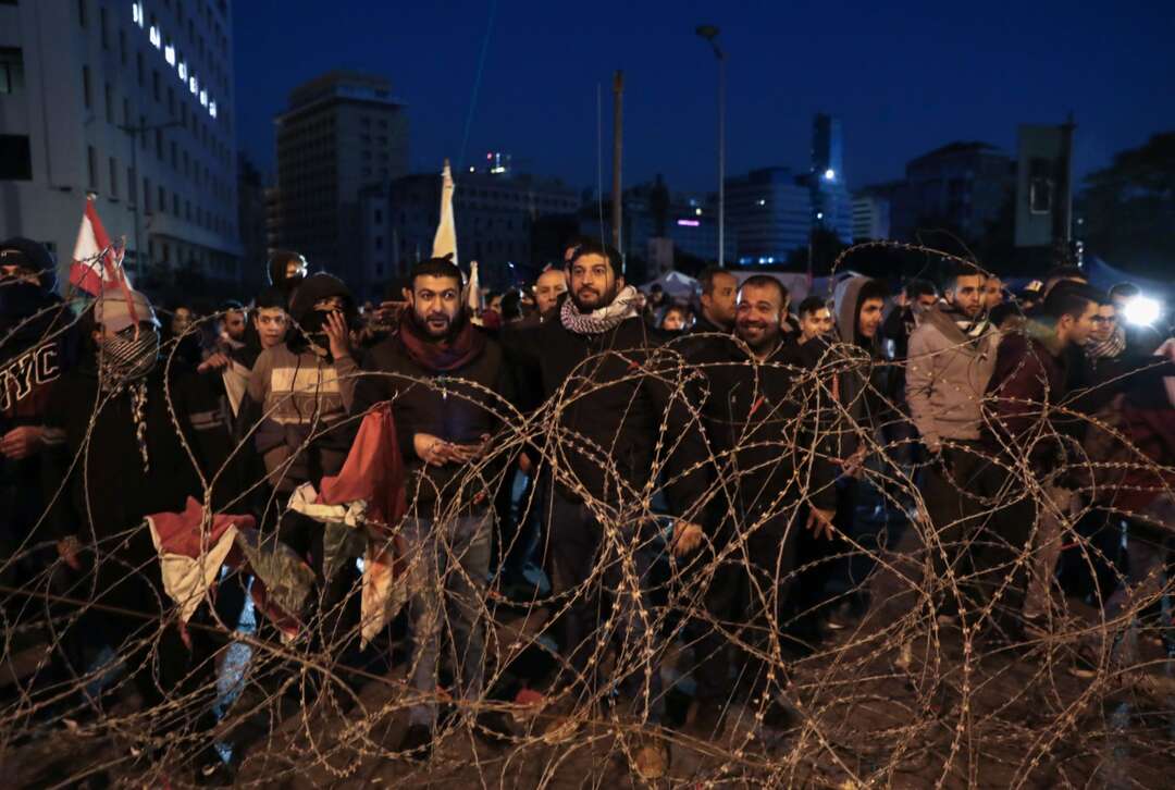 رشق بالحجارة وغازات مسيلة بين متظاهري بيروت وقوات الأمن