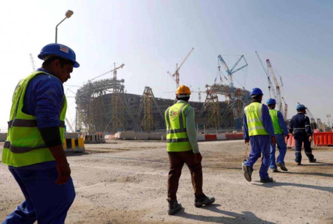 هيومن رايتس: قطر تتأخر بسداد أجور العمال الوافدين