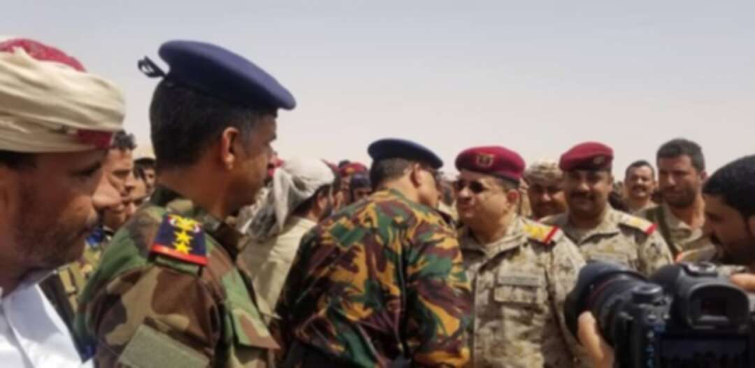 نجاة وزير الدفاع اليمني ومقتل عدد من مرافقيه بانفجار لغم قرب مأرب