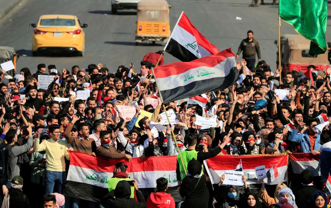 المحتجون في العراق ينشئون طوقاً أمنياً لحمايتهم من 