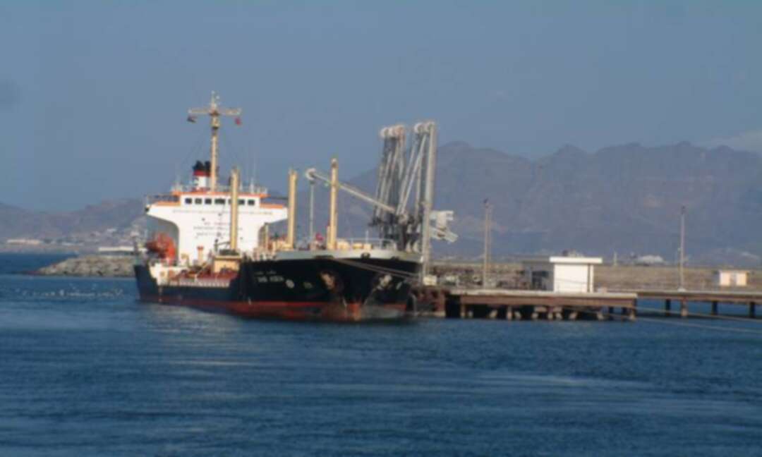 التحالف يتلقى نداء استغاثة من ناقلة نفط قبالة ميناء الحديدة في اليمن