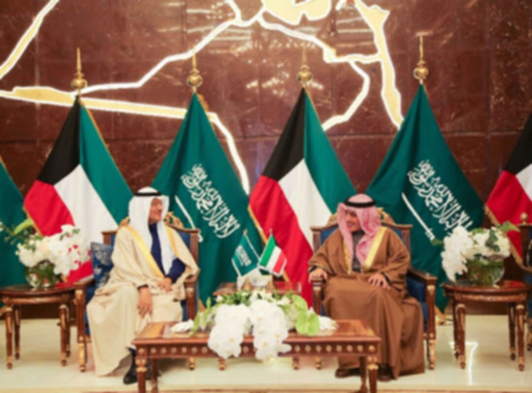 الكويت والسعودية تبدأن الضخ التجريبي للنفط من المنطقة المقسومة
