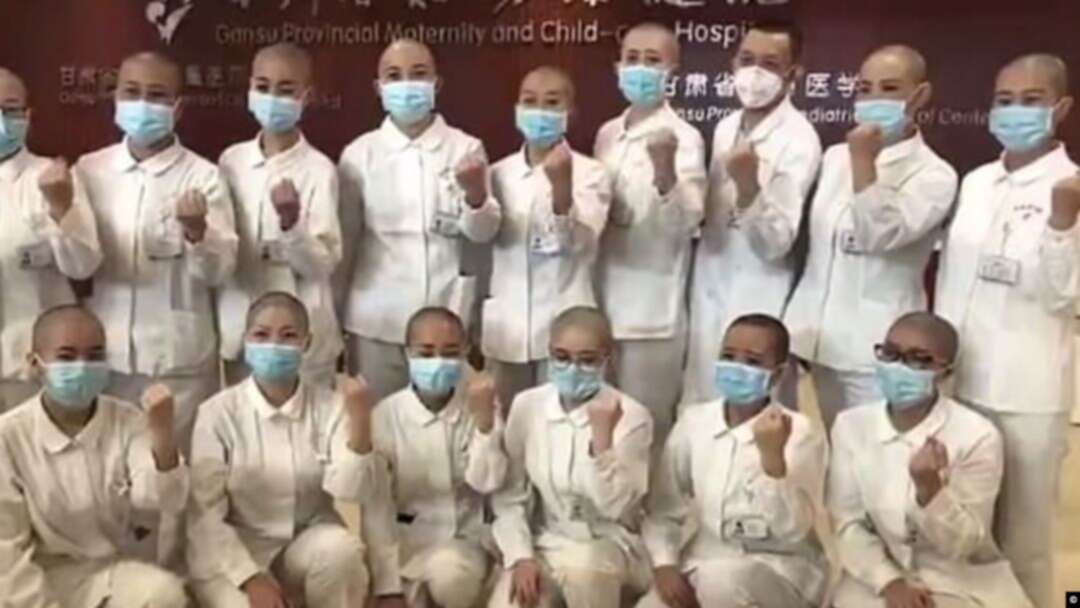 مشفى صيني يُجبر مسعفاته على حلق شعرهن