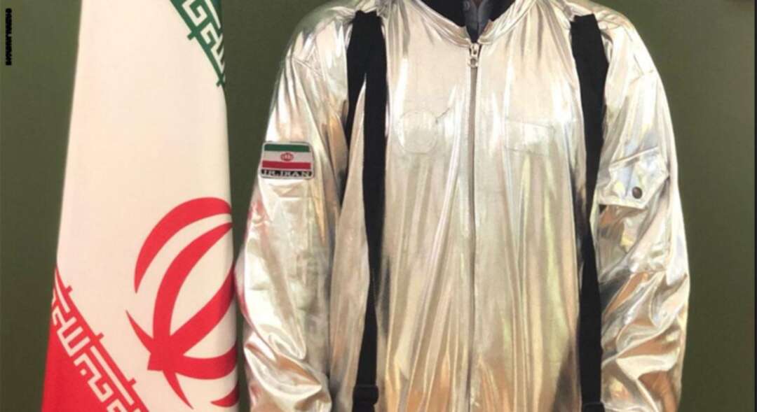 وزير إيراني يعرض صورة بدلة فضاء مزيفة.. ثم يعتذر