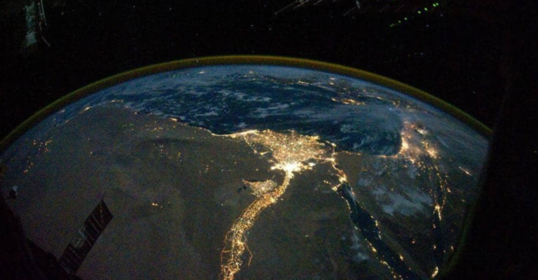 صورة فضائية ليلية لمصر توضح الأماكن والتجمعات السكنية
