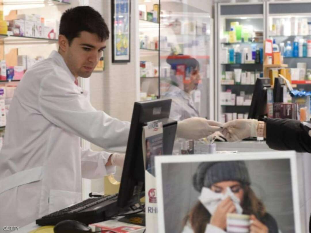 لاعب إسباني يعمل في الصيدلية في ظلّ كورونا