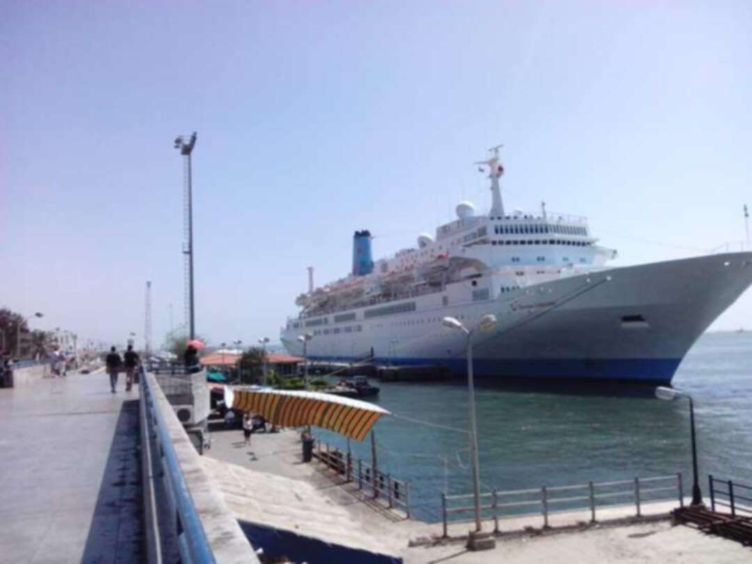 سفينة سياحية ضخمة تصل الموانئ المصرية