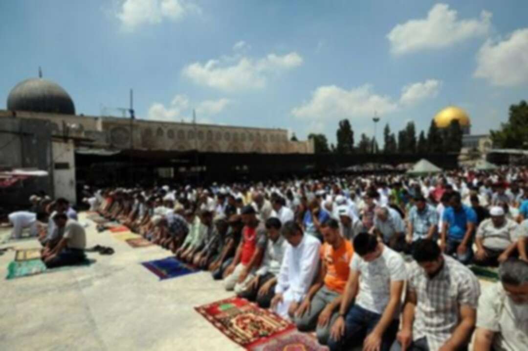 هل تلغي السلطة الفلسطينية صلاة الجماعة في المساجد؟
