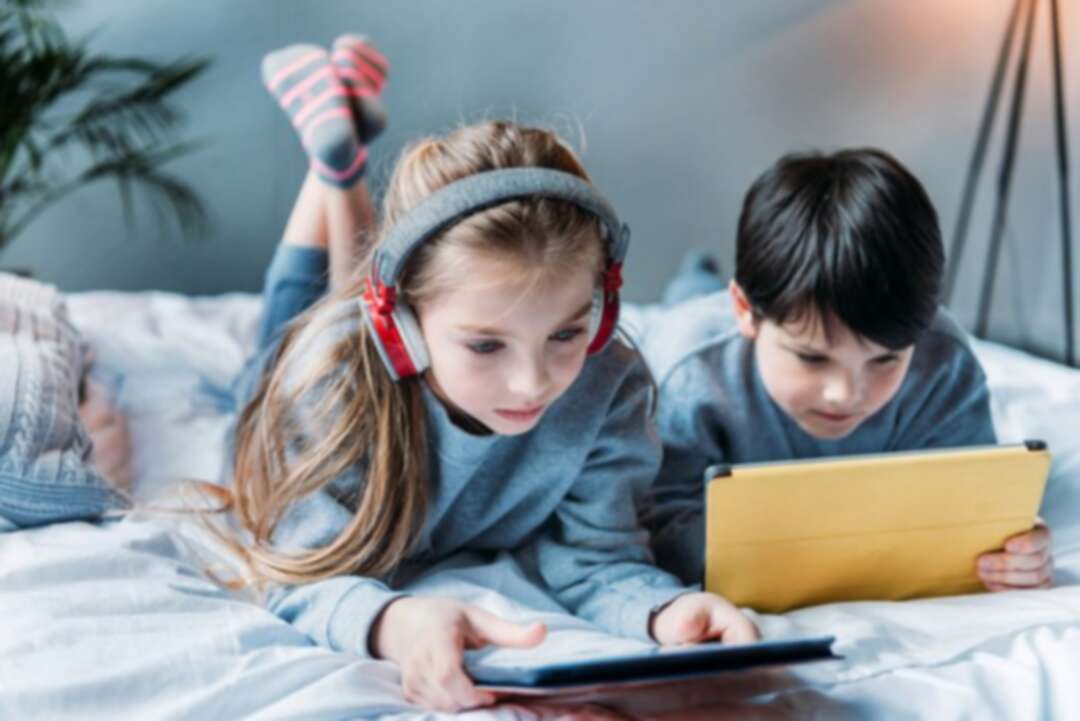 استخدام الأجهزة الإلكترونية يرتبط ارتباطا مباشر باضطرابات النوم عند الأطفال !