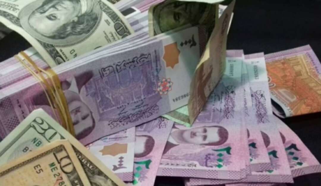 الدولار يصل إلى  الــ 1300 مقابل اللّيرة السوريّة