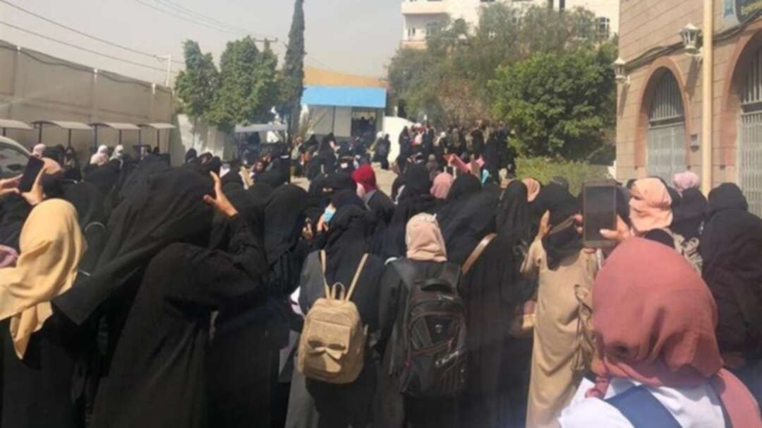 احتجاجات ضد انتهاك الحوثي في جامعة العلوم بصنعاء بعد السطو عليها