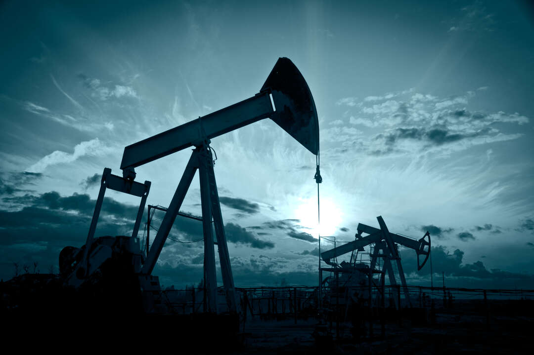 أسعار النفط تبلغ أعلى مستوى لها في شهرين