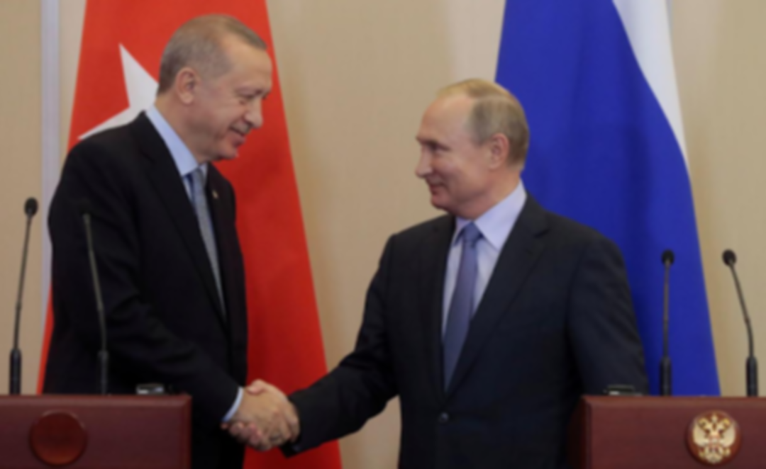 روسيا تسارع إلى تعزيز قواتها في سوريا قبل لقاء أردوغان