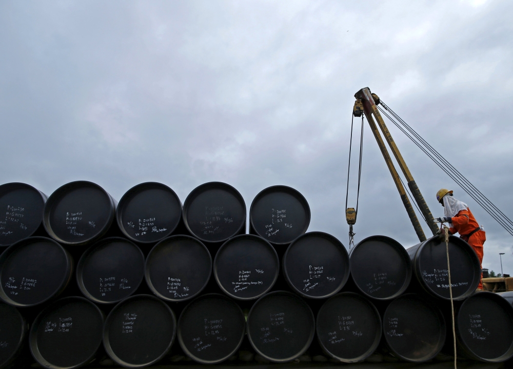 أسعار النفط تهبط بأكثر من 20 % في أسواق آسيا