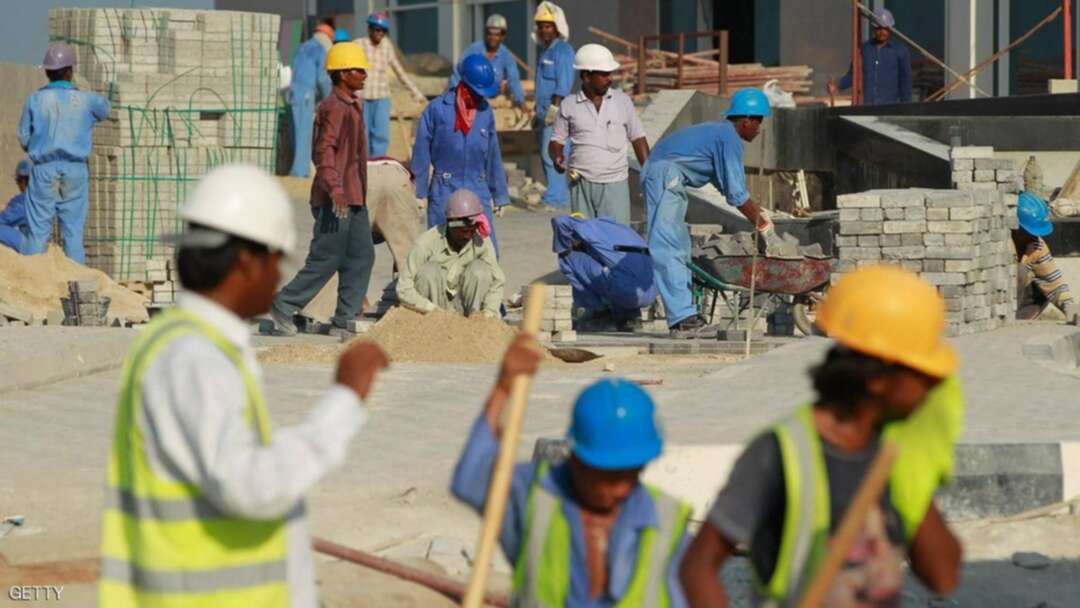 فورين بوليسي:  قطر تنتهك إنسانية عمال منشآت كأس العالم