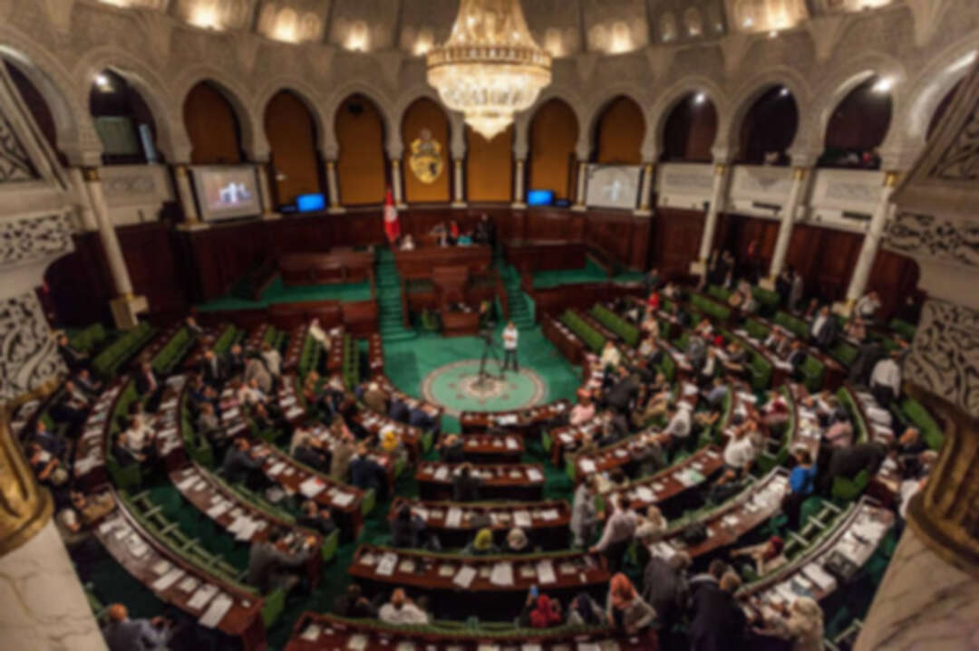 الحكومة التونسية تحصل على تفويض البرلمان لمواجهة كورونا