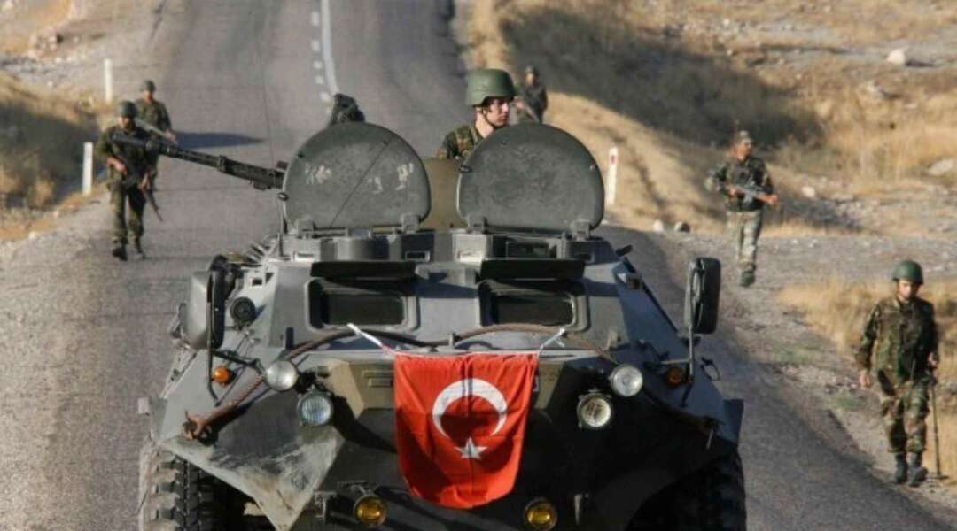 اشتباكات على الحدود التركية..وتواصل دخول الآليات العسكرية إلى منطقة خفض التصعيد