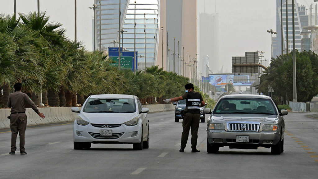 السلطات السعودية تعلن حظر التجوال في مكة والمدينة على مدار اليوم