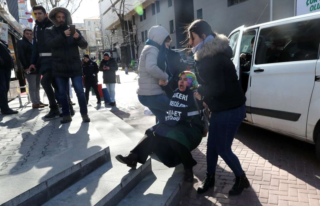 مُطاردة واعتقالات في جامعة يرفض طلابها قراراً لأردوغان