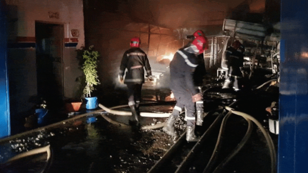 حريق يلتهم مصنعاً للنسيج في المغرب ويخلّف خسائر فادحة