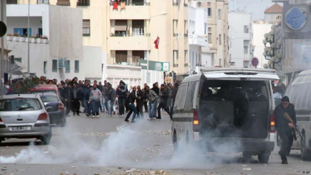 تونس تُمضي خامس ليلة من مُواجهات الأمن والمتظاهرين