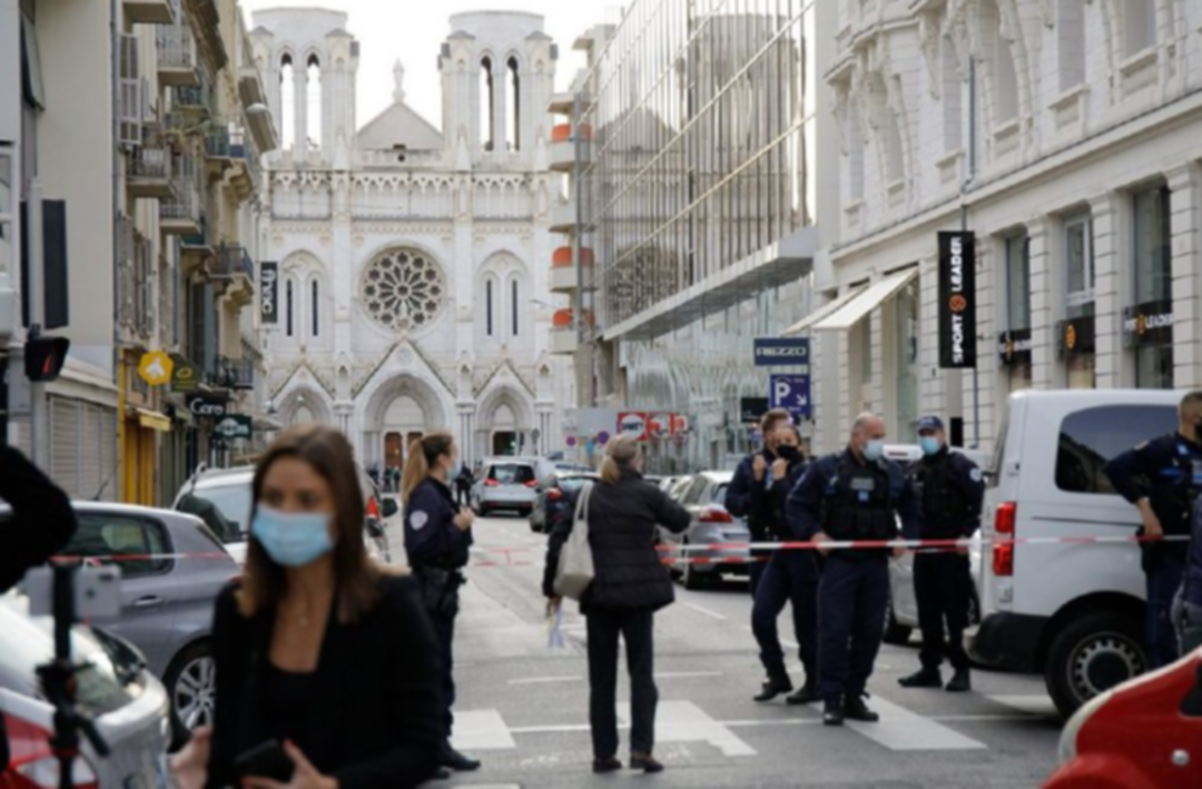 قصة الدماء في مدينة النور.. لصالح من يُقتل الأبرياء في باريس؟