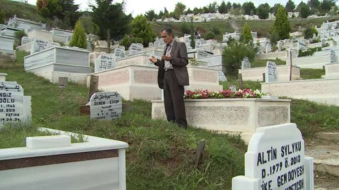 العنصريّة التركيّة تلاحق اللاجئين السورييّن حتّى في القبور