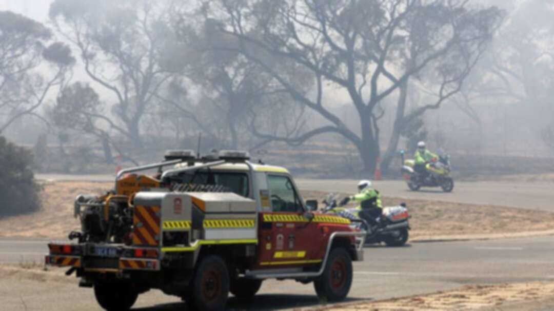 Australian bushfire threatens homes in Perth