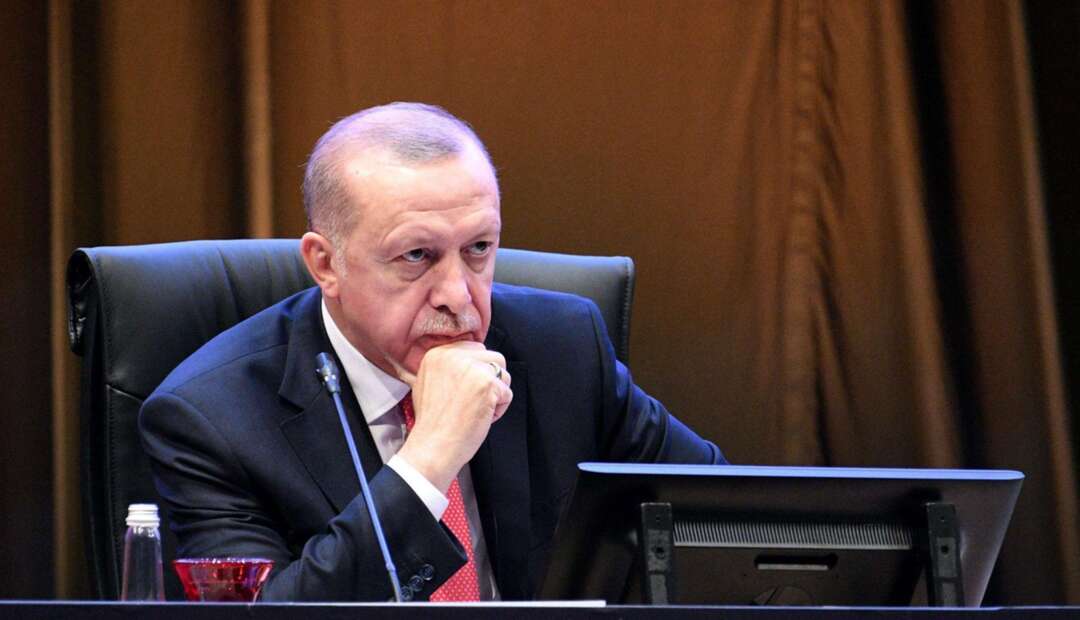 الأموال تهرب من تركيا.. تحضراً لهزيمة انتخابية ممكنة لأردوغان