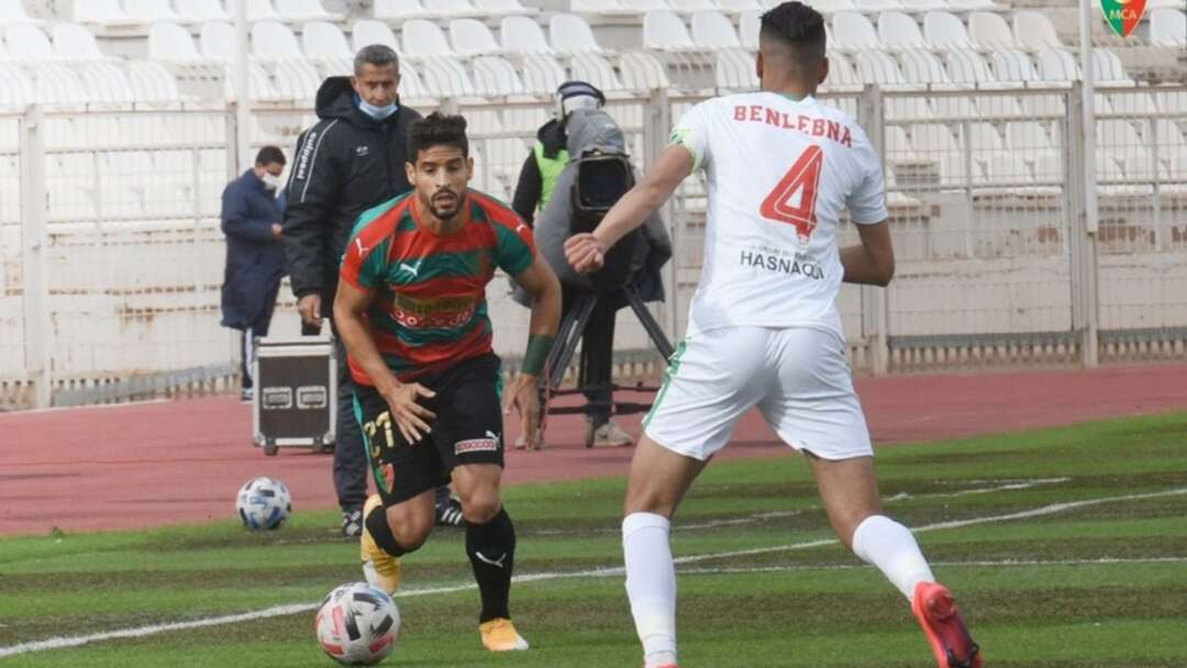 اشتباكات قوية بين لاعبي مولودية الجزائري والحكم