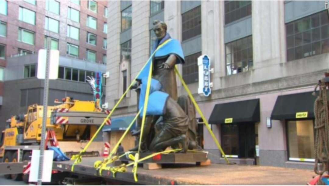 إزالة تمثال “لينكولن” لأنه يرسّخ الصور النمطية الجارحة