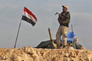 An Iraqi soldier stands guard near the Iraqi city of Qaim at the Iraqi-Syrian border. (File photo)