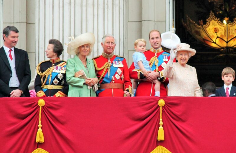 العجز المالي يدفع العائلة الملكية في بريطانيا لبيع مقتنياتها