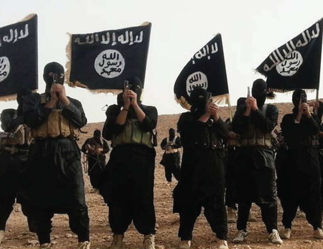 داعش ينشئ حاجزاً في دير الزور.. وهجوم مسلّح على مقر قيادة قسد في البصيرة