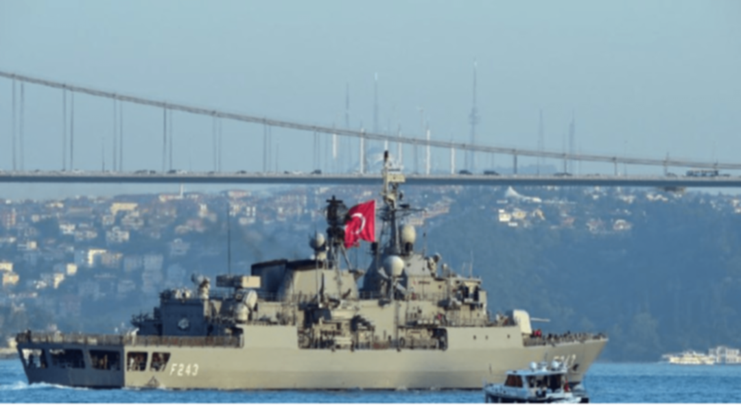 شرق المتوسط.. سفينة حربية تركية تهدد بحثية يونانية