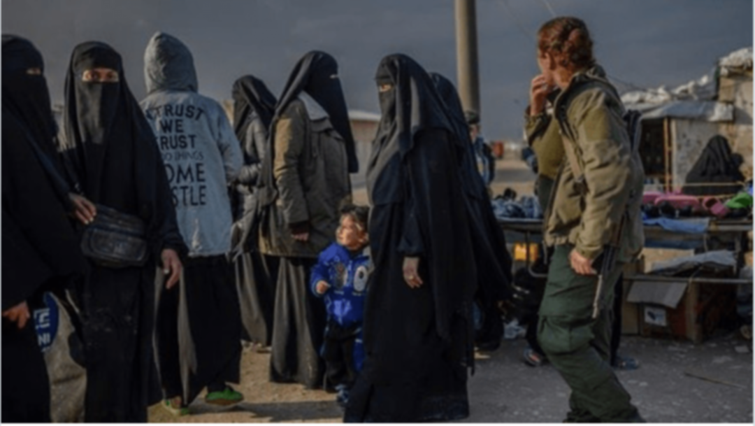 مخيمات الشمال السوري.. زيجات عبر الإنترنيت و15000 دولار كلفة خروج المرأة الواحدة