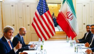 US Secretary of State John Kerry (L) and Iran's Foreign Minister Mohammad Javad Zarif attend a bilateral meeting in Vienna, Austria, May 17, 2016. (Reuters)