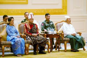 Aung San Suu Kyi (L) and vice presidents Henry Van Thio (2nd L) and Myint Swe attend the handover ceremony from outgoing President Thein Sein and new Myanmar President Htin Kyaw at the presidential palace in Naypyitaw on March 30, 2016. (Reuters)